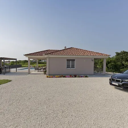 Dom wakacyjny Neue Bei Rovinj Mit Privatem Pool, Wlan, Klima