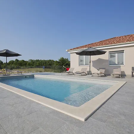 Neue Bei Rovinj Mit Privatem Pool, Wlan, Klima *