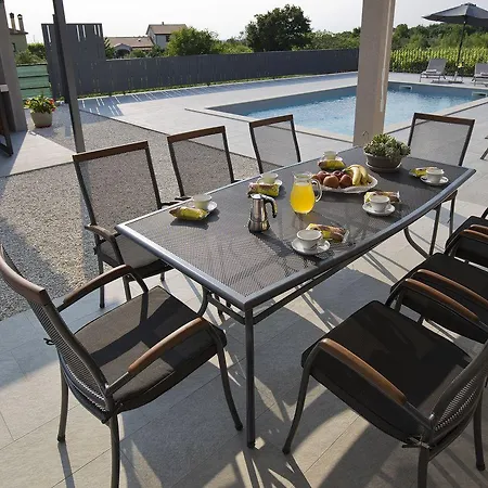 Neue Bei Rovinj Mit Privatem Pool, Wlan, Klima * Burići