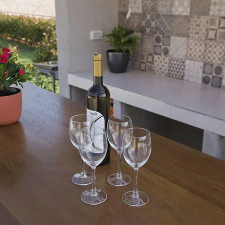 Neue Bei Rovinj Mit Privatem Pool, Wlan, Klima Holiday home Burici