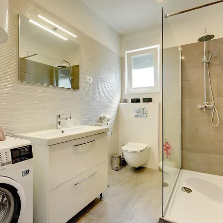 Neue Bei Rovinj Mit Privatem Pool, Wlan, Klima Holiday home