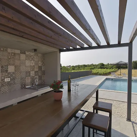 Holiday home Neue Bei Rovinj Mit Privatem Pool, Wlan, Klima *