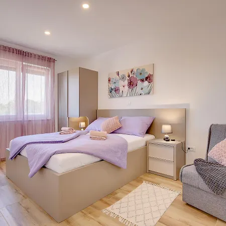 Neue Bei Rovinj Mit Privatem Pool, Wlan, Klima Ferienhaus *