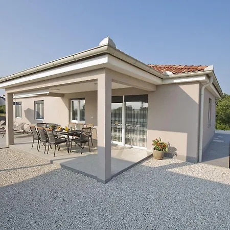 Neue Bei Rovinj Mit Privatem Pool, Wlan, Klima * Burići