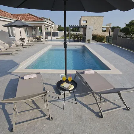 Neue Bei Rovinj Mit Privatem Pool, Wlan, Klima Ferienhaus