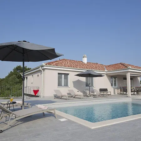 Holiday home Neue Bei Rovinj Mit Privatem Pool, Wlan, Klima *