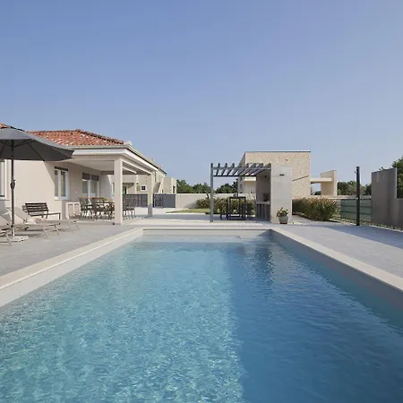Neue Bei Rovinj Mit Privatem Pool, Wlan, Klima * Burići